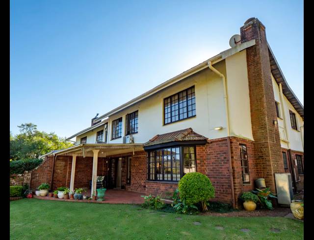 4 BEDROOM TOWNHOUSE TO LET IN HILLCREST CENTRAL